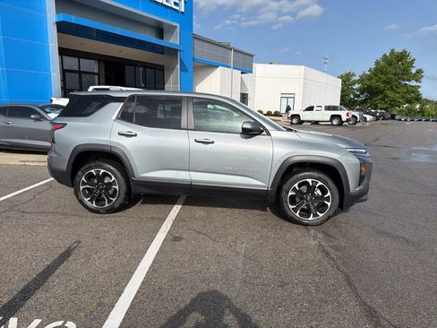 New 2026 Chevrolet Equinox LT FWD image 2