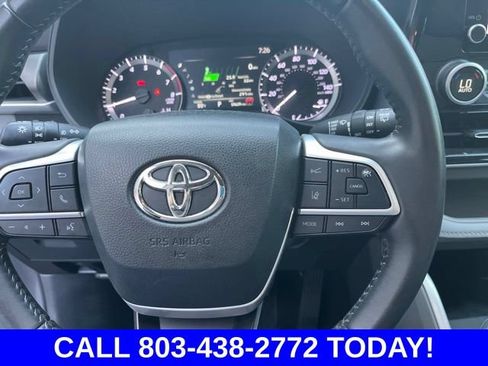 Used 2024 Toyota Highlander LE FWD image 19