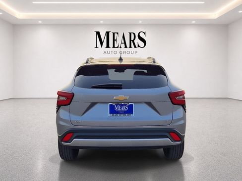 Used 2025 Chevrolet Trax LT w/ Driver Confidence Package FWD image 4