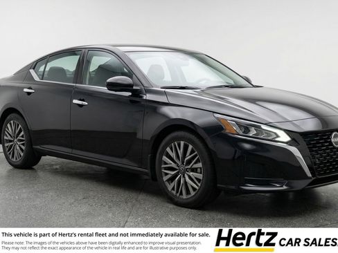 Used 2025 Nissan Altima 2.5 SV image 1