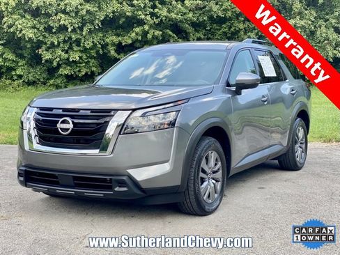 Used 2024 Nissan Pathfinder SV image 3