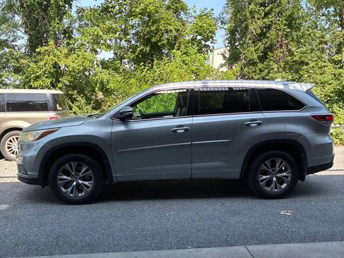 Used 2015 Toyota Highlander XLE AWD/4WD image 3