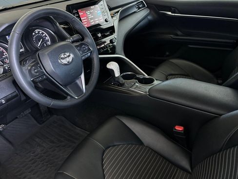 Used 2022 Toyota Camry SE FWD image 4