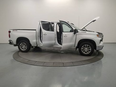 Used 2024 Chevrolet Silverado 1500 LT AWD/4WD image 17