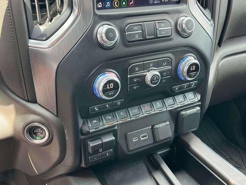 Certified 2020 GMC Sierra 1500 Denali w/ Denali Ultimate Package AWD/4WD image 31