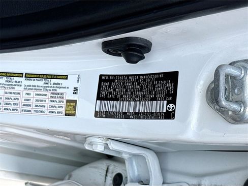 Used 2021 Toyota Corolla LE image 34