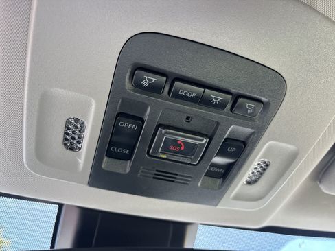 Used 2022 Toyota Camry SE w/ Convenience Package FWD image 17
