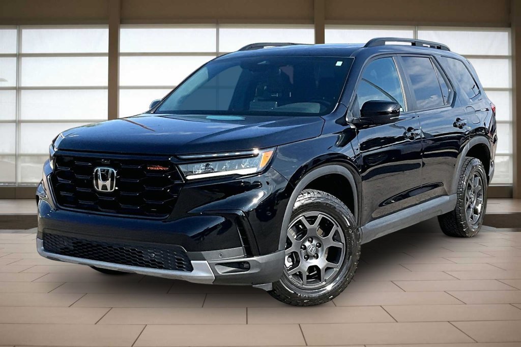 Used 2025 Honda Pilot TrailSport image 1