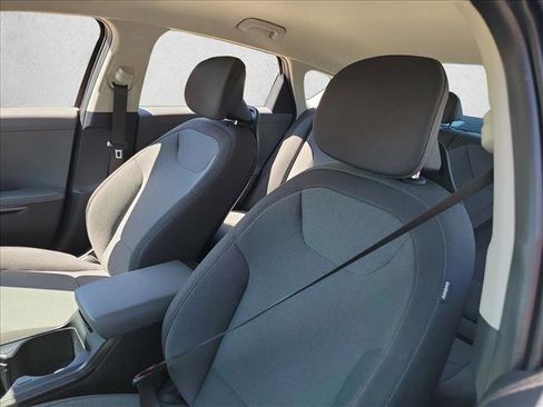 Used 2025 Kia K4 LXS image 13