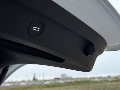 Used 2021 Tesla Model Y Long Range image 23