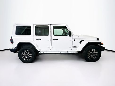 Used 2025 Jeep Wrangler Unlimited Sahara AWD/4WD image 10