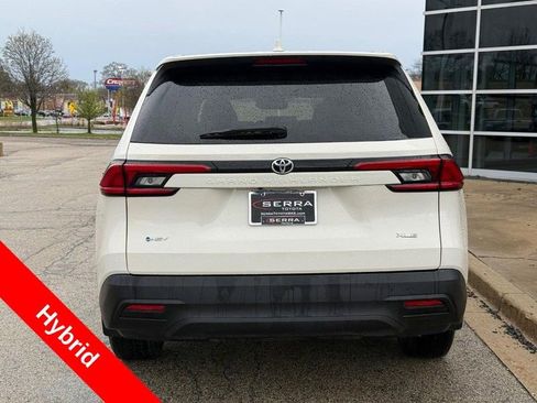 Used 2024 Toyota Grand Highlander XLE FWD image 4
