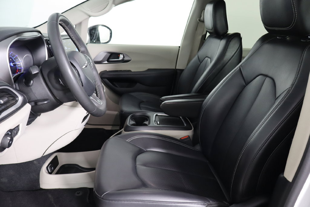 Used 2024 Chrysler Pacifica Limited FWD image 14