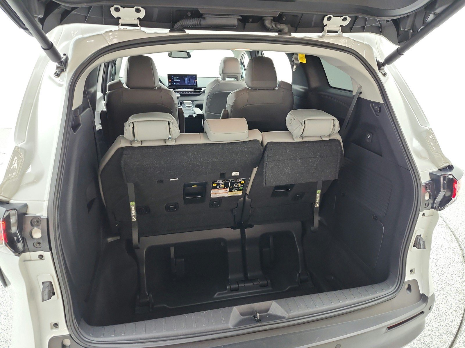 Used 2025 Toyota Sienna XLE w/ XLE Plus Package AWD/4WD image 22