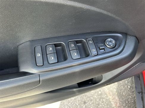 Certified 2023 Hyundai Venue SEL image 19