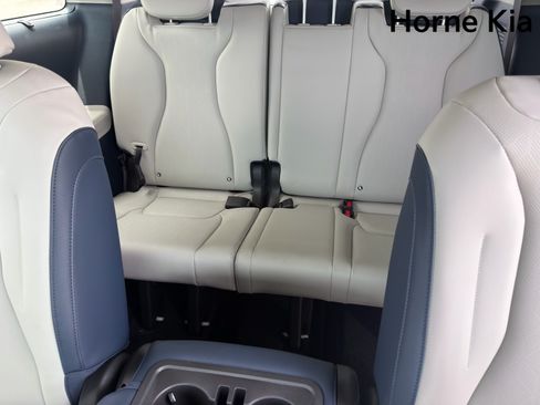 New 2026 Kia Carnival EX FWD image 21