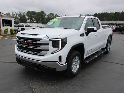 Used 2024 GMC Sierra 1500 SLE AWD/4WD image 2