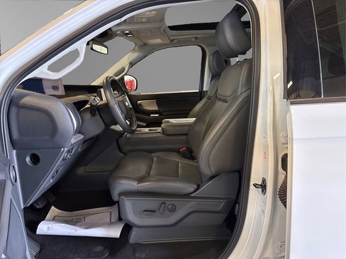 Certified 2025 Ford Expedition Active AWD/4WD image 10