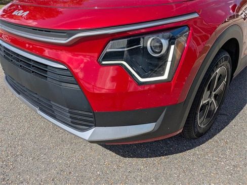 Used 2024 Kia Niro LX image 5