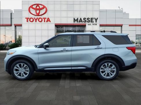 Used 2023 Ford Explorer XLT w/ Equipment Group 202A AWD/4WD image 6