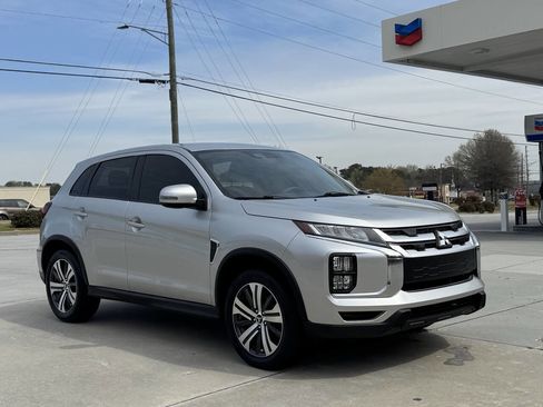 Used 2020 Mitsubishi Outlander Sport SE image 3
