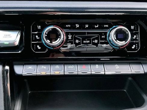 Used 2024 GMC Sierra 1500 AT4 w/ Technology Package image 21