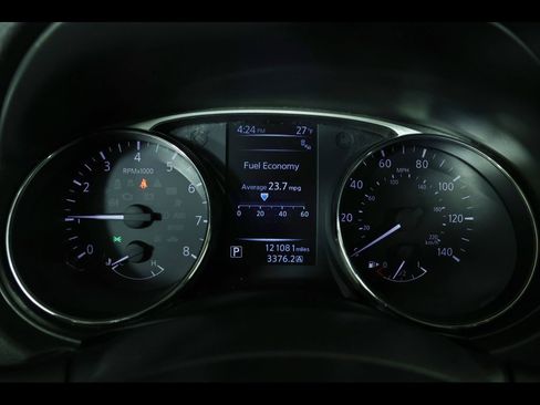 Used 2016 Nissan Rogue SV w/ SV Premium Package image 17