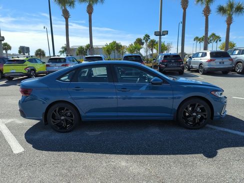 New 2026 Volkswagen Jetta SE image 3