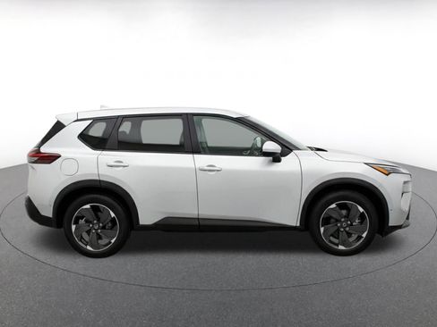 Used 2025 Nissan Rogue SV FWD image 10