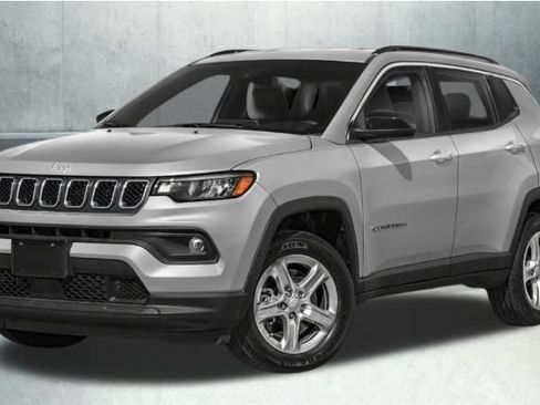 Used 2024 Jeep Compass Latitude AWD/4WD image 1