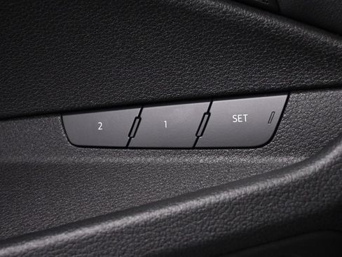 Used 2022 Audi e-tron Premium AWD/4WD image 38