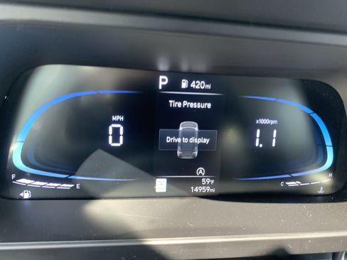 Used 2025 Hyundai Elantra SE FWD image 17