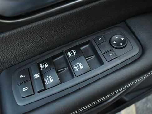 New 2026 Chrysler Pacifica Select image 13