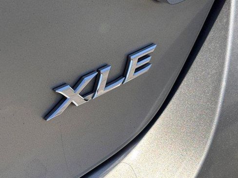 Used 2015 Toyota Camry XLE FWD image 9