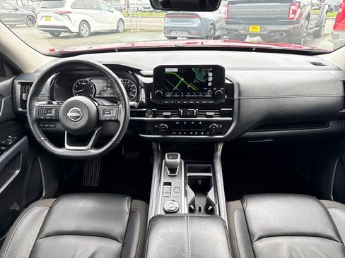 Used 2023 Nissan Pathfinder SL w/ Black Appearance Package image 11