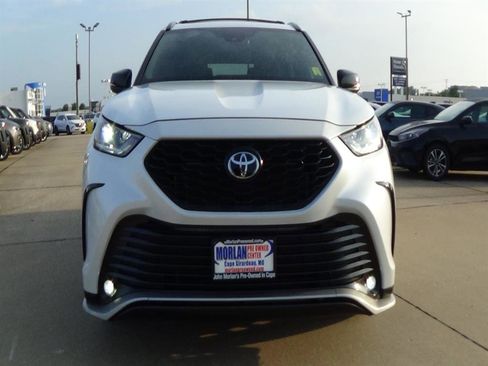 Used 2023 Toyota Highlander XSE image 3