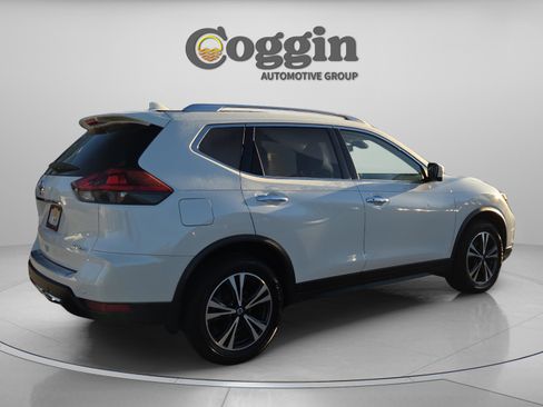 Used 2020 Nissan Rogue SV w/ Premium Package image 5