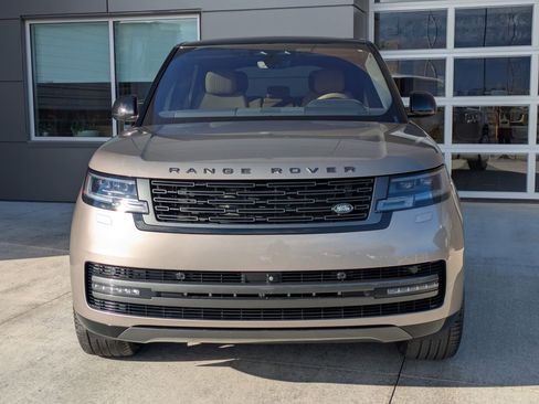 Used 2023 Land Rover Range Rover SE image 2
