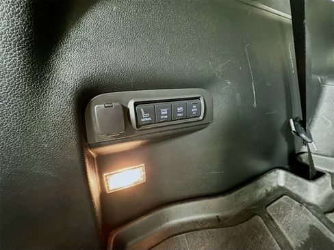 Used 2019 Ford Explorer Platinum image 35