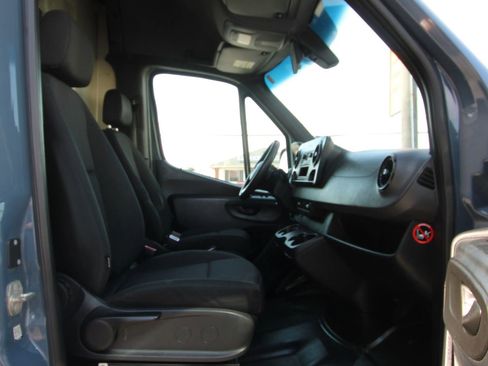 Used 2019 Mercedes-Benz Sprinter 170 image 10