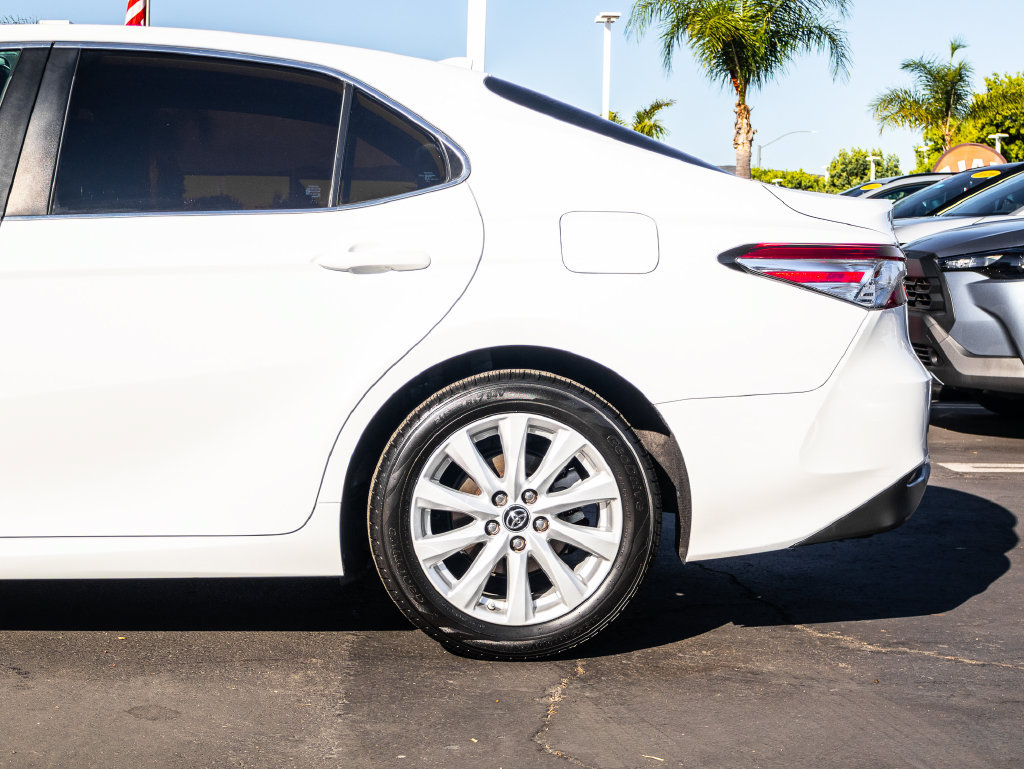 Used 2019 Toyota Camry LE FWD image 6