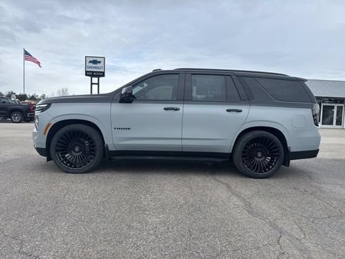 Used 2025 Chevrolet Tahoe RST w/ Comfort Package AWD/4WD image 2