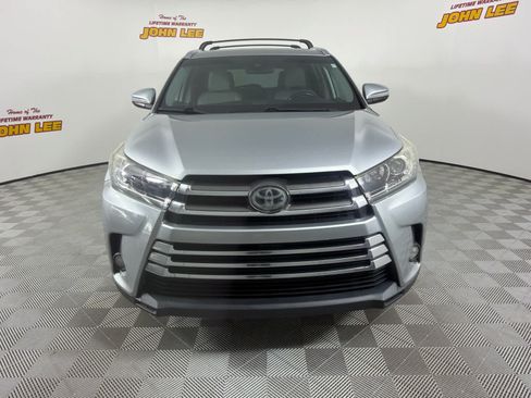 Used 2018 Toyota Highlander Limited AWD/4WD image 9