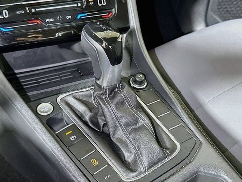 Used 2025 Volkswagen Jetta SE FWD image 14