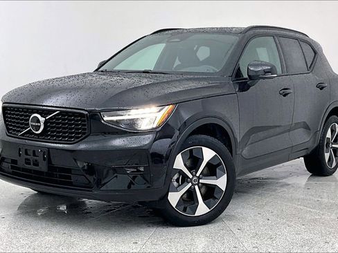 Certified 2025 Volvo XC40 B5 Plus image 15