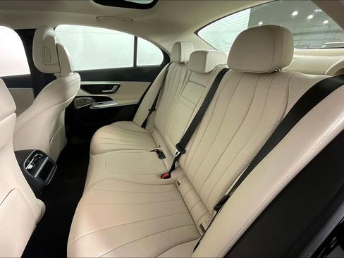 Used 2026 Mercedes-Benz E 350 4MATIC Sedan image 18
