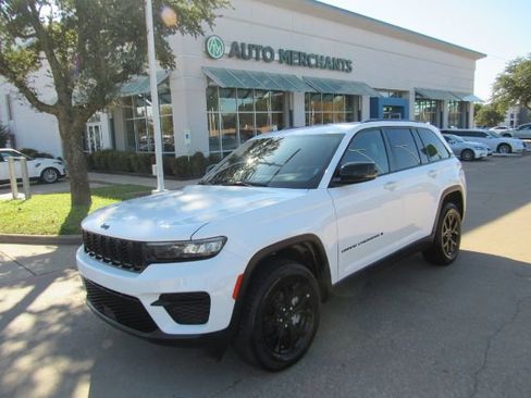 Used 2025 Jeep Grand Cherokee Altitude image 1