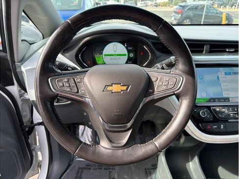 Used 2019 Chevrolet Bolt Premier w/ Infotainment Package FWD image 8