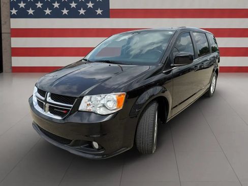 Used 2019 Dodge Grand Caravan SXT FWD image 3