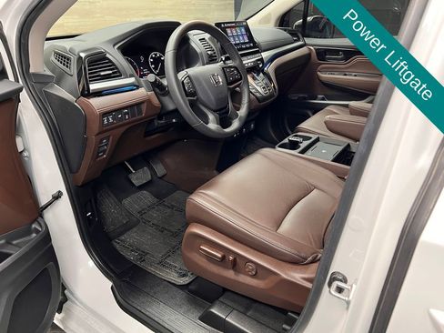 Used 2025 Honda Odyssey Touring image 3